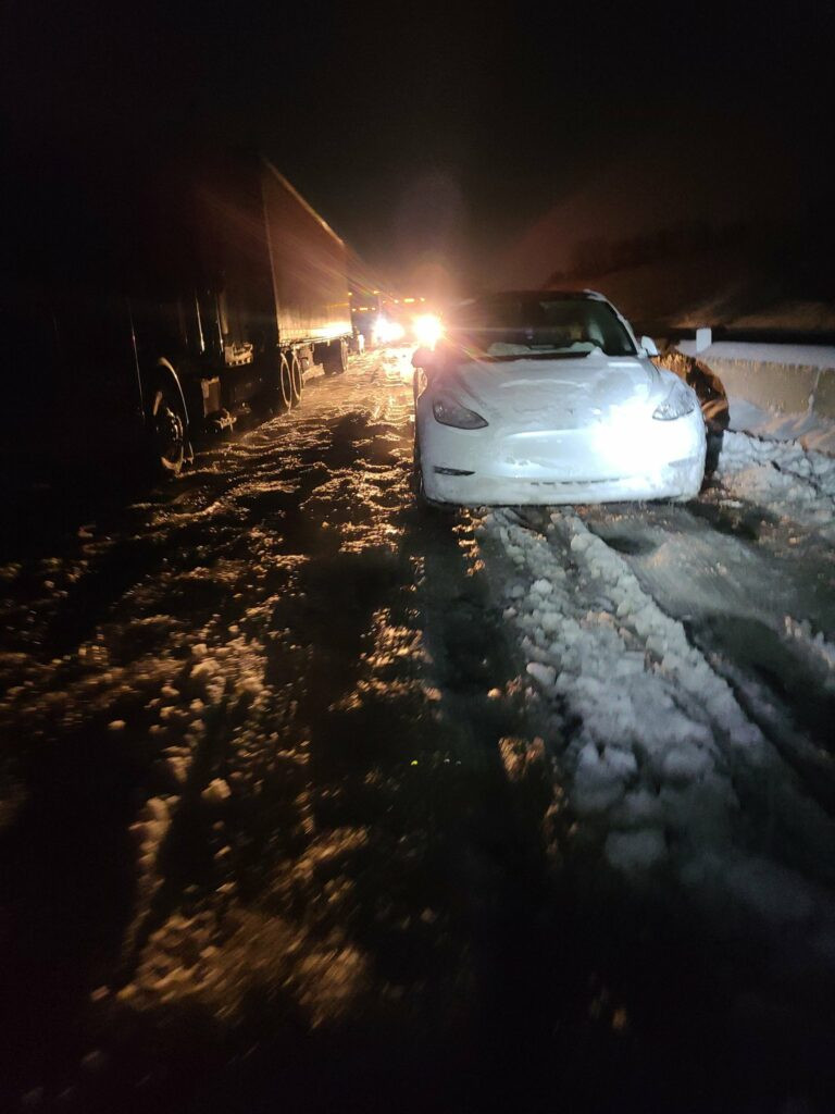 Ottawa trucker helps motorists stranded on I-95