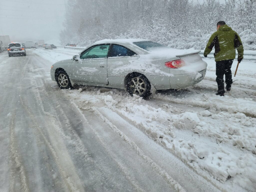 Ottawa trucker helps motorists stranded on I-95