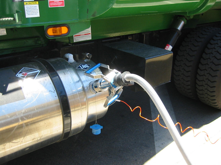 Larger engine displacements, renewable fuel, increase promise of natural gas trucks